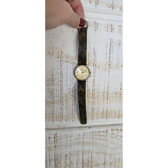 Vintage Vivani Ladies Quartz Watch Gold Tone Leather Band